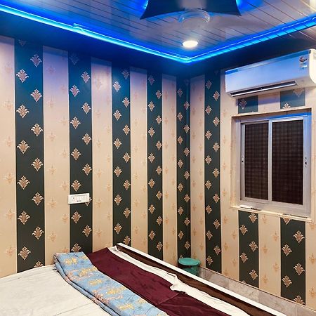 Hotel Raju Homestay Ayodhya 150 Meters From Shree Ram Janmbhoomi Temple 200 Meters From Ayodhya Dham Railway Station Экстерьер фото