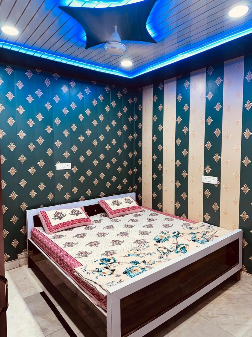 Hotel Raju Homestay Ayodhya 150 Meters From Shree Ram Janmbhoomi Temple 200 Meters From Ayodhya Dham Railway Station Экстерьер фото