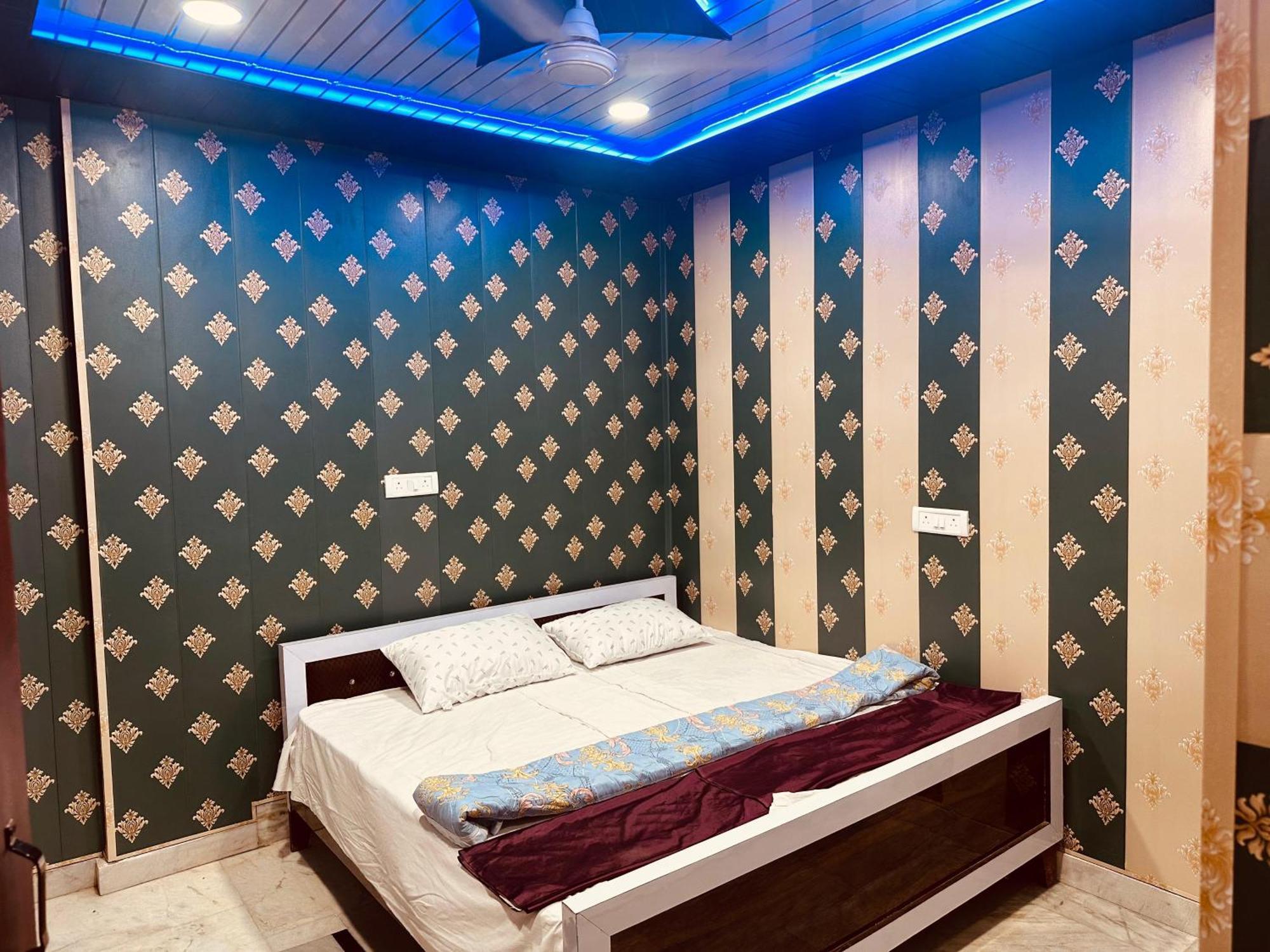 Hotel Raju Homestay Ayodhya 150 Meters From Shree Ram Janmbhoomi Temple 200 Meters From Ayodhya Dham Railway Station Экстерьер фото