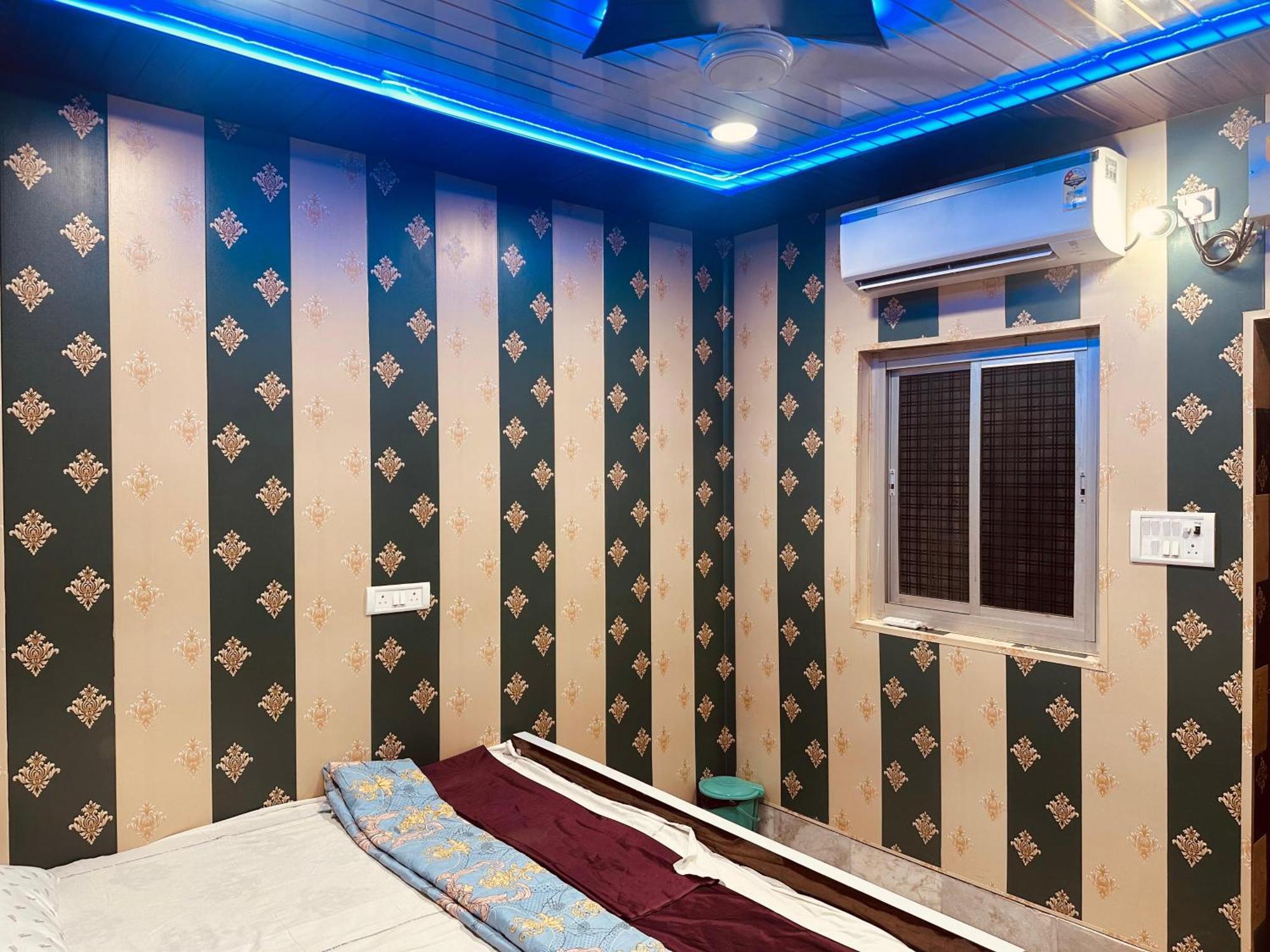 Hotel Raju Homestay Ayodhya 150 Meters From Shree Ram Janmbhoomi Temple 200 Meters From Ayodhya Dham Railway Station Экстерьер фото