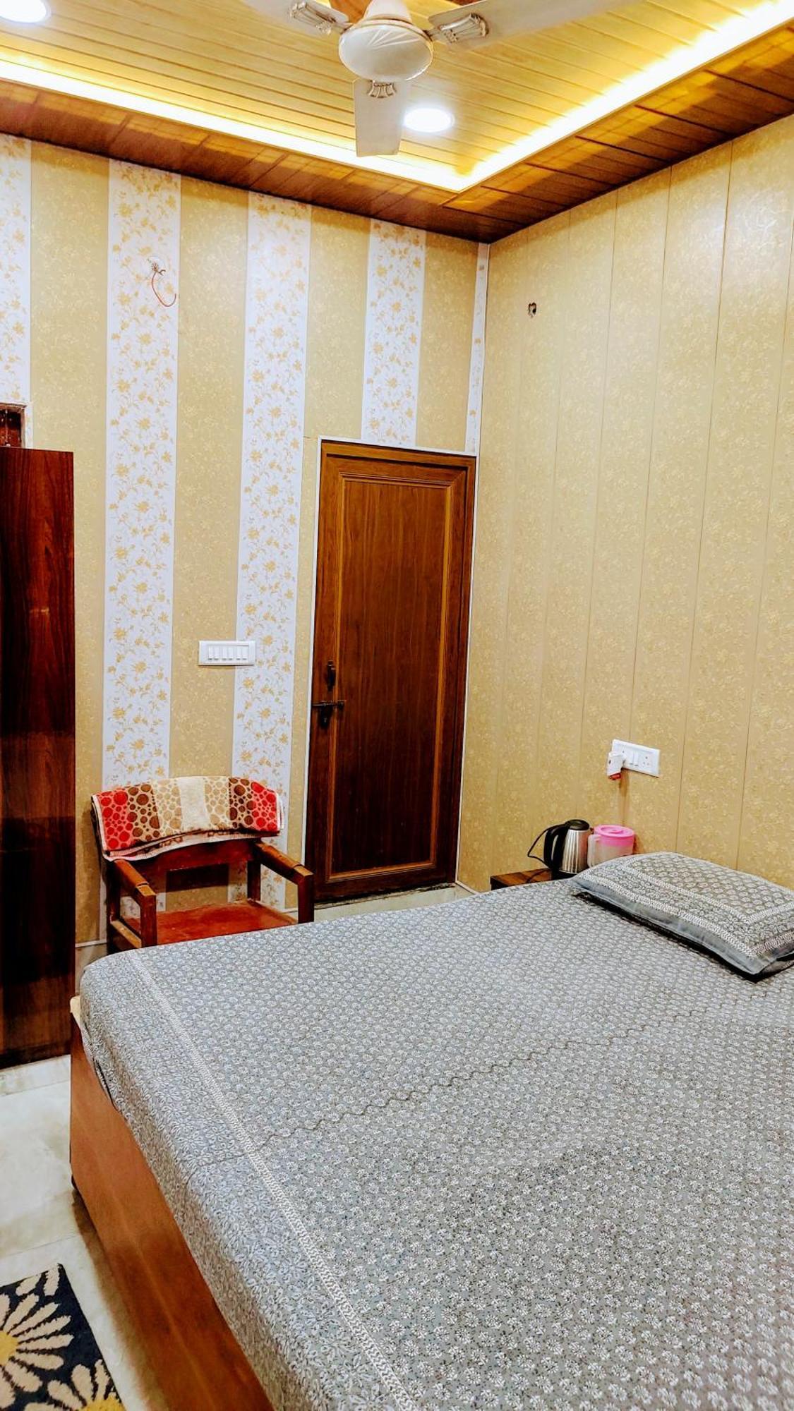 Hotel Raju Homestay Ayodhya 150 Meters From Shree Ram Janmbhoomi Temple 200 Meters From Ayodhya Dham Railway Station Экстерьер фото