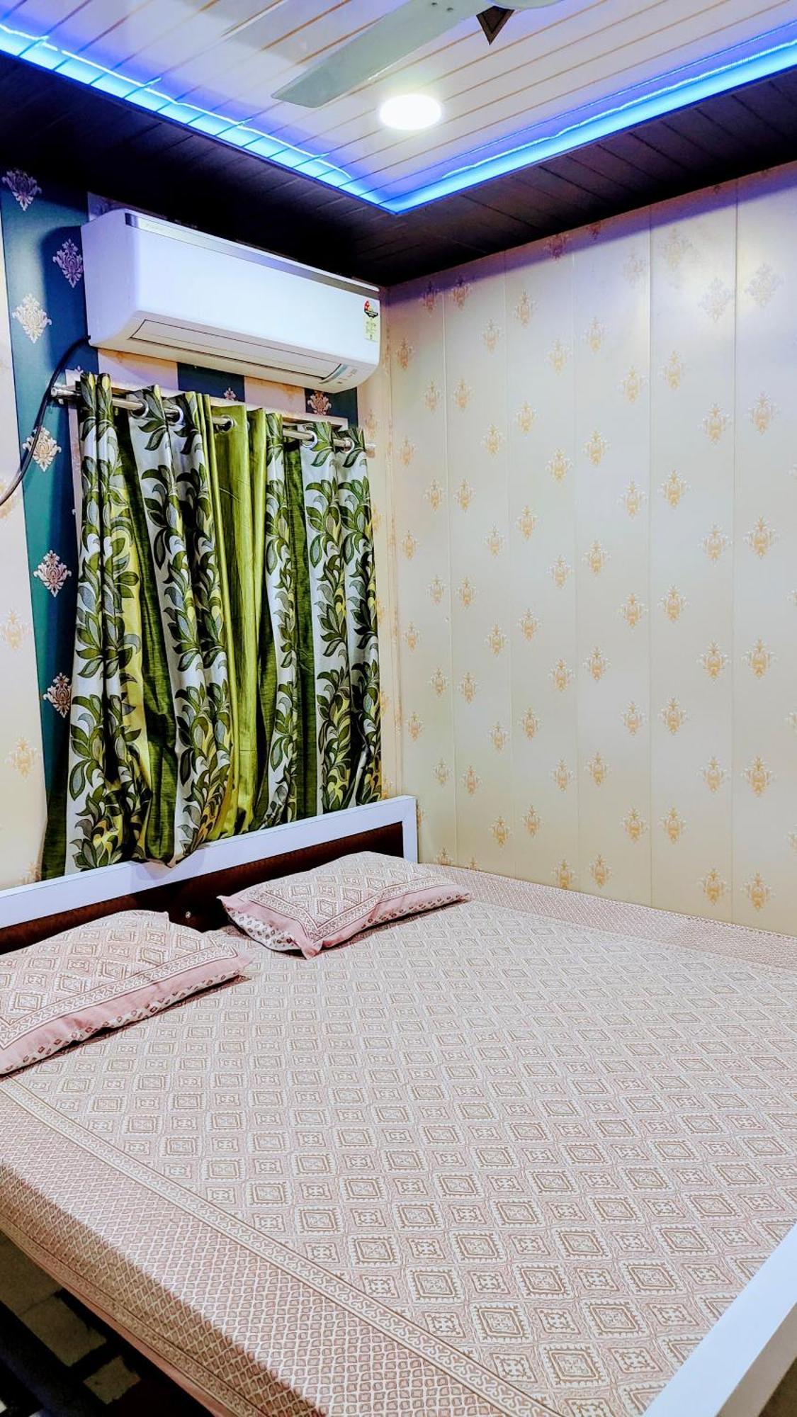 Hotel Raju Homestay Ayodhya 150 Meters From Shree Ram Janmbhoomi Temple 200 Meters From Ayodhya Dham Railway Station Экстерьер фото