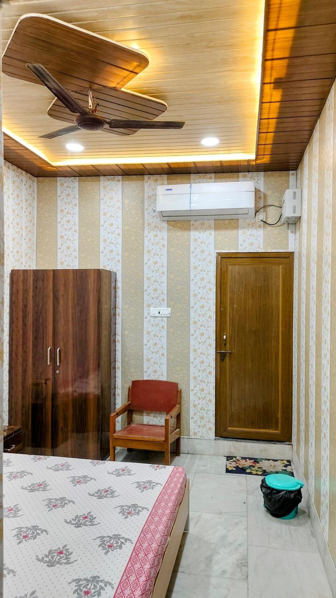 Hotel Raju Homestay Ayodhya 150 Meters From Shree Ram Janmbhoomi Temple 200 Meters From Ayodhya Dham Railway Station Экстерьер фото