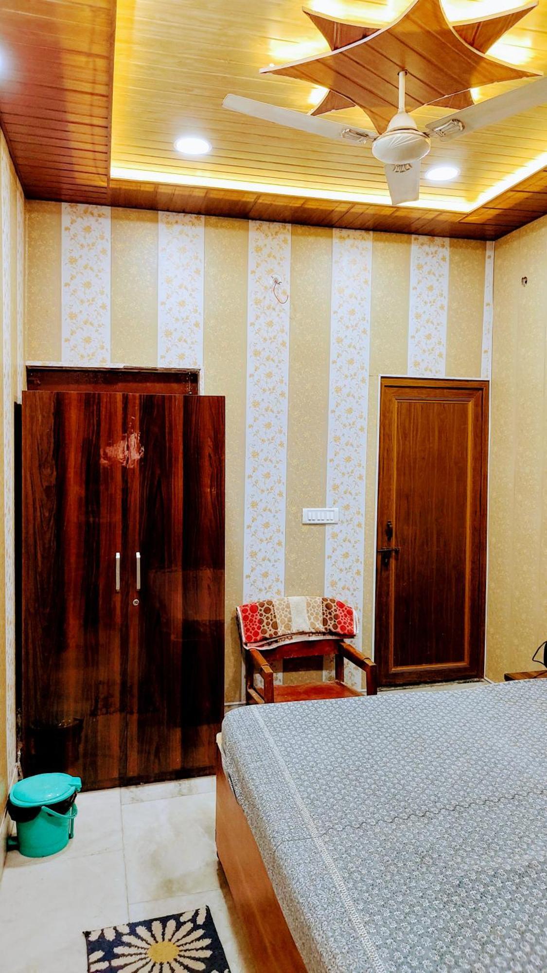 Hotel Raju Homestay Ayodhya 150 Meters From Shree Ram Janmbhoomi Temple 200 Meters From Ayodhya Dham Railway Station Экстерьер фото