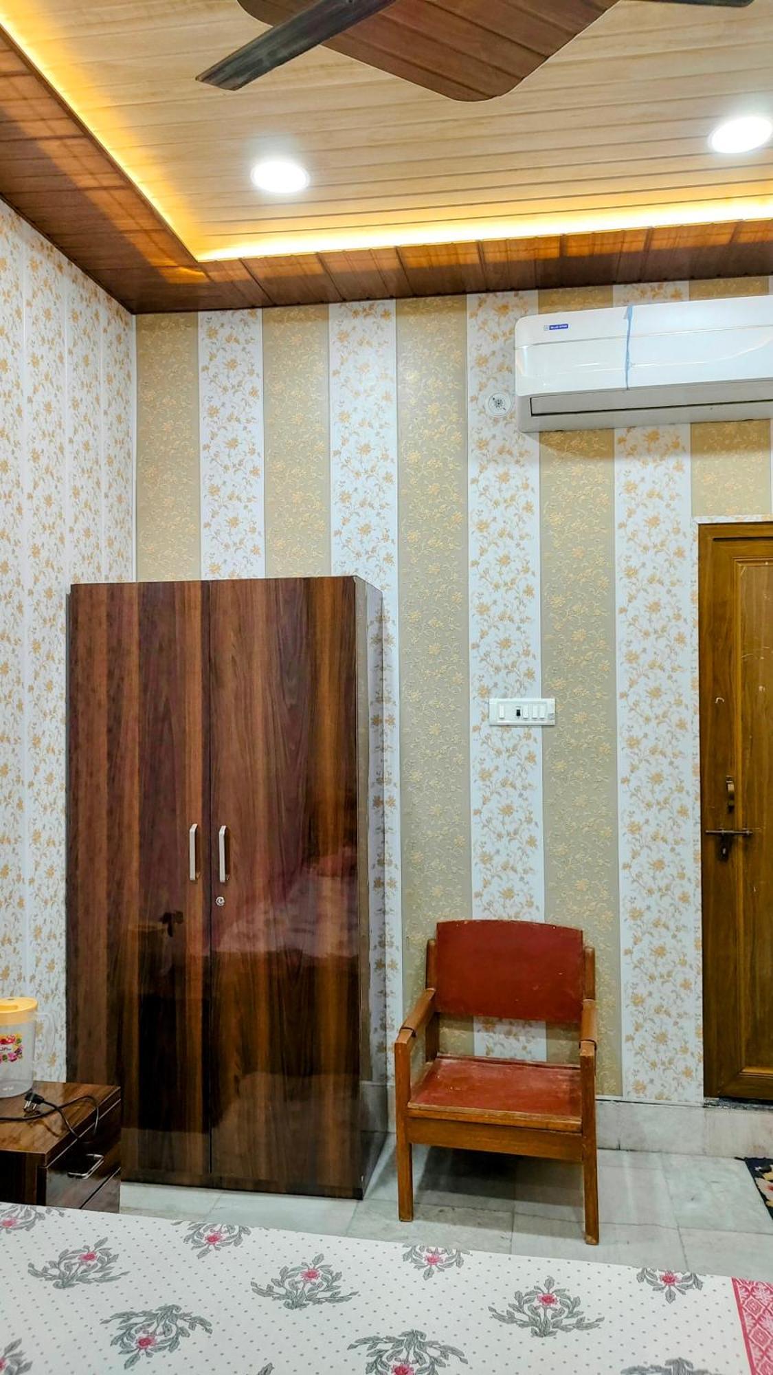 Hotel Raju Homestay Ayodhya 150 Meters From Shree Ram Janmbhoomi Temple 200 Meters From Ayodhya Dham Railway Station Экстерьер фото