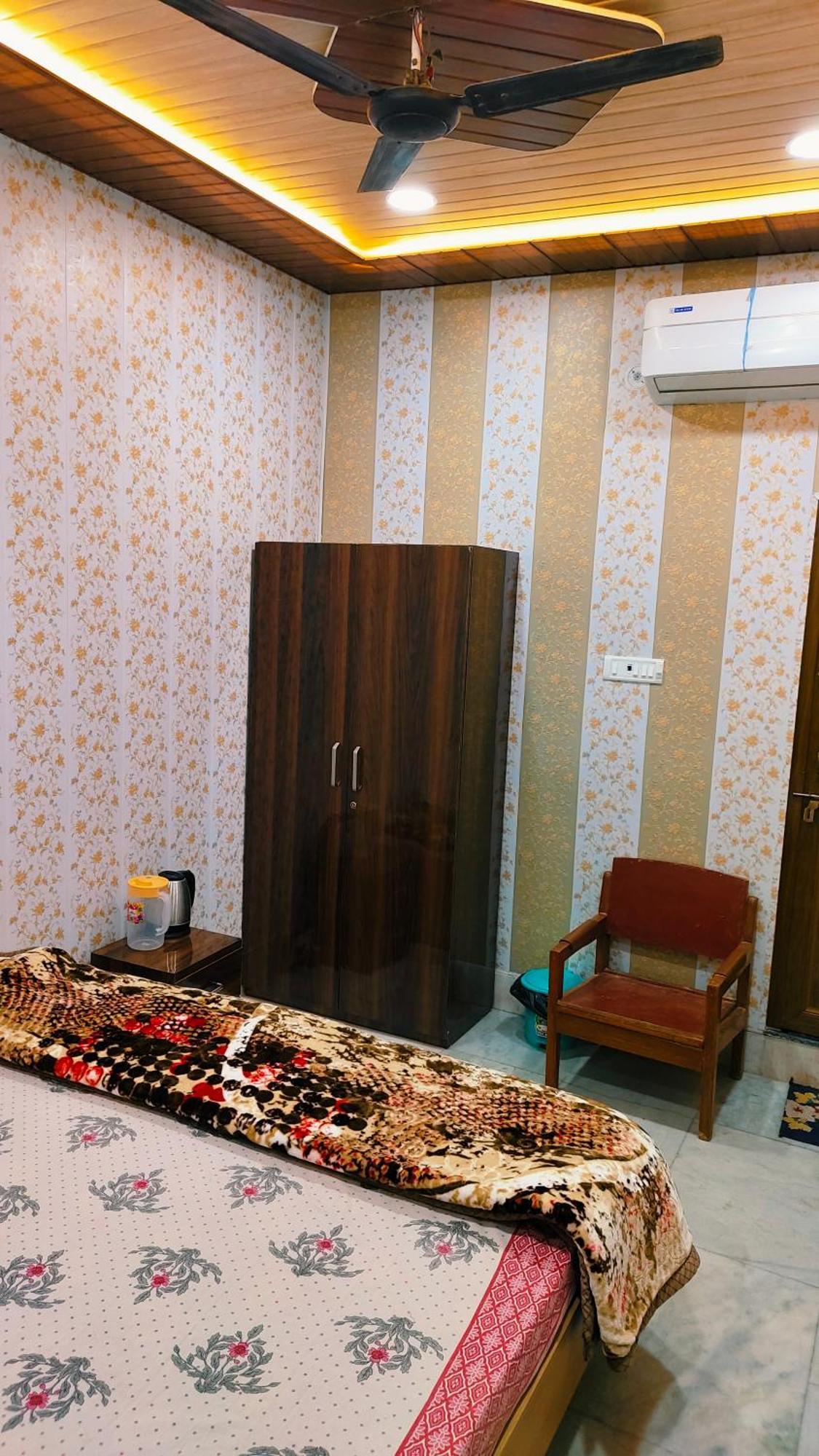 Hotel Raju Homestay Ayodhya 150 Meters From Shree Ram Janmbhoomi Temple 200 Meters From Ayodhya Dham Railway Station Экстерьер фото