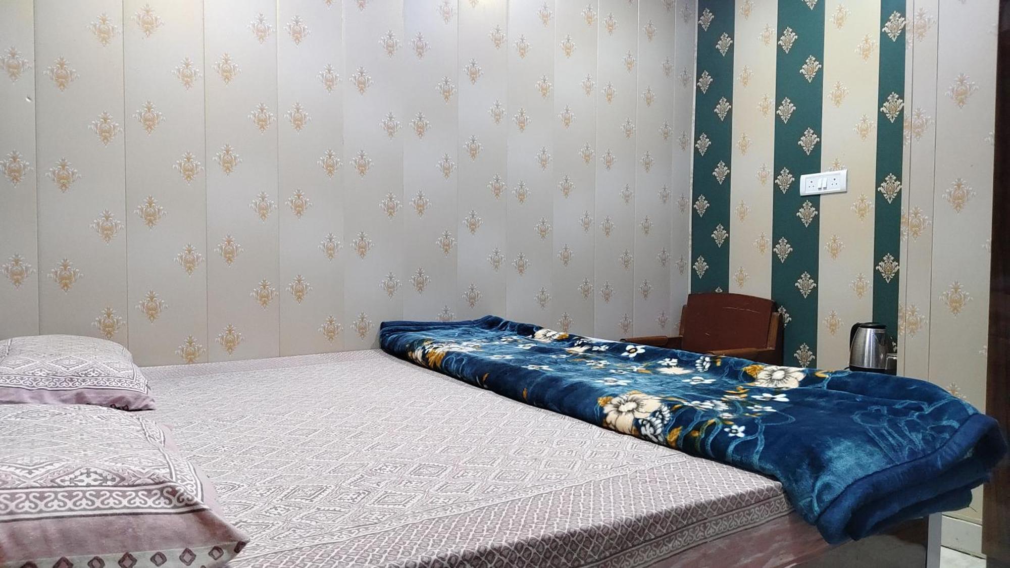 Hotel Raju Homestay Ayodhya 150 Meters From Shree Ram Janmbhoomi Temple 200 Meters From Ayodhya Dham Railway Station Экстерьер фото