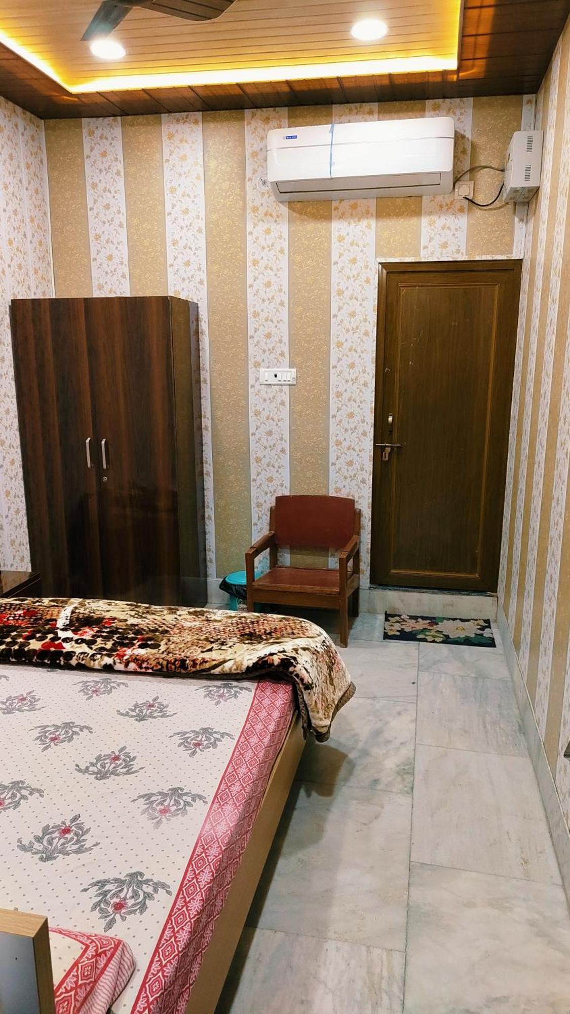 Hotel Raju Homestay Ayodhya 150 Meters From Shree Ram Janmbhoomi Temple 200 Meters From Ayodhya Dham Railway Station Экстерьер фото