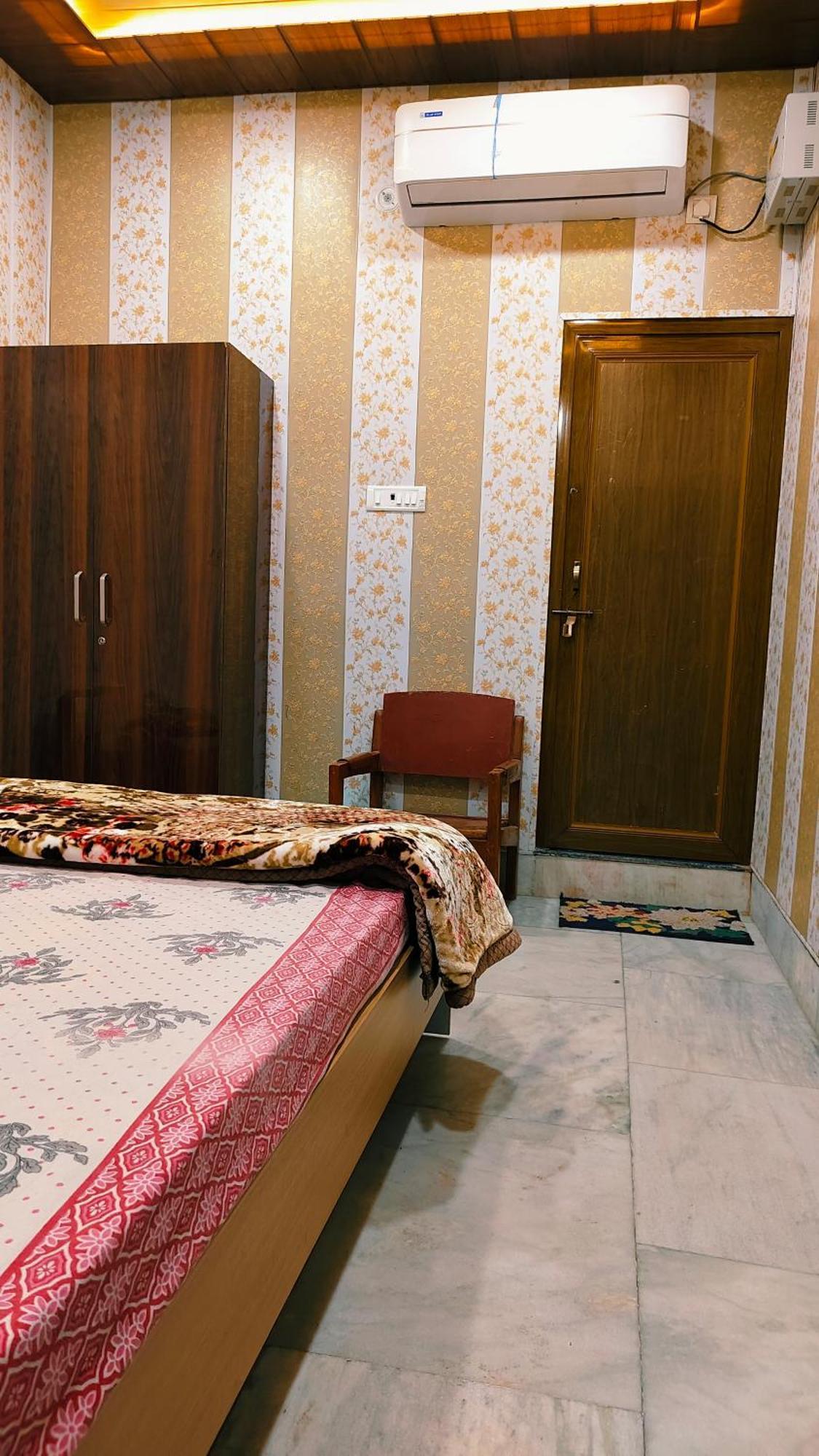 Hotel Raju Homestay Ayodhya 150 Meters From Shree Ram Janmbhoomi Temple 200 Meters From Ayodhya Dham Railway Station Экстерьер фото
