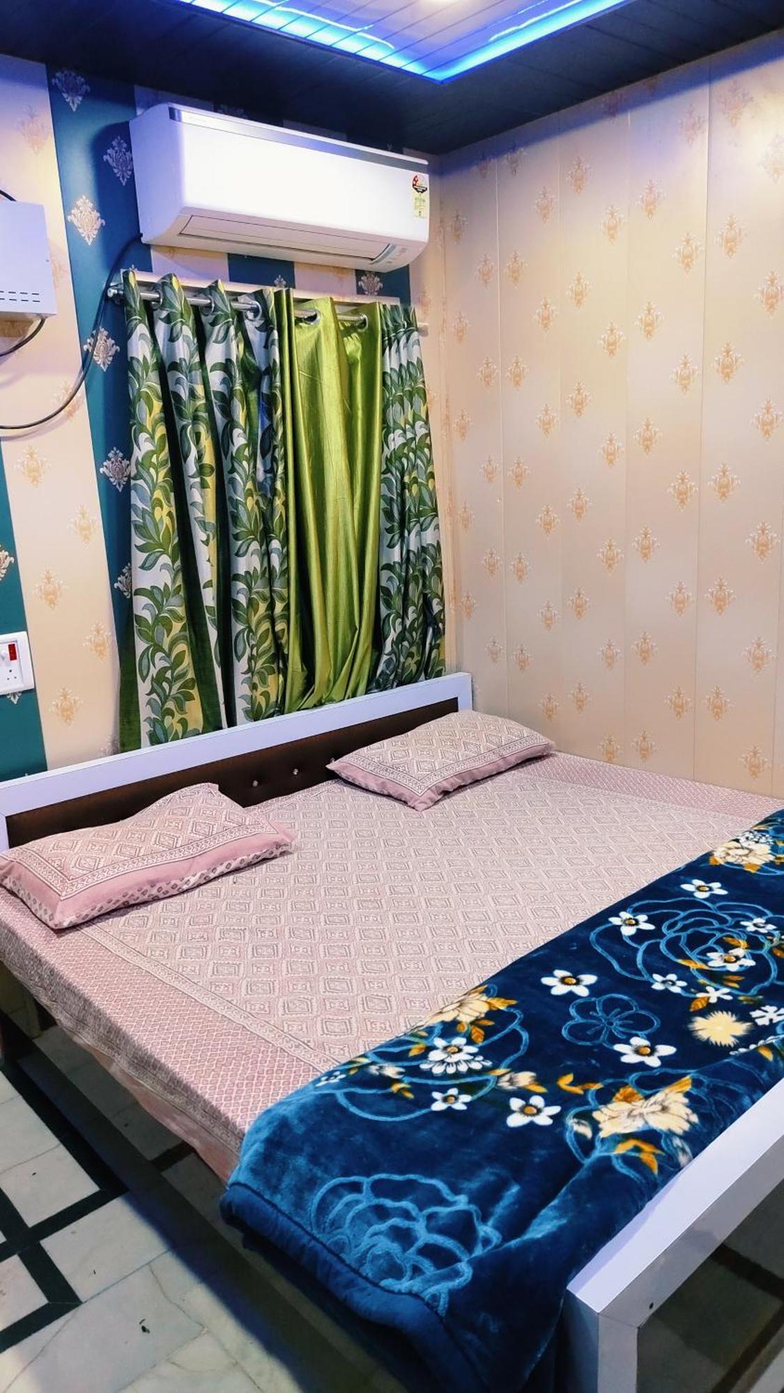 Hotel Raju Homestay Ayodhya 150 Meters From Shree Ram Janmbhoomi Temple 200 Meters From Ayodhya Dham Railway Station Экстерьер фото
