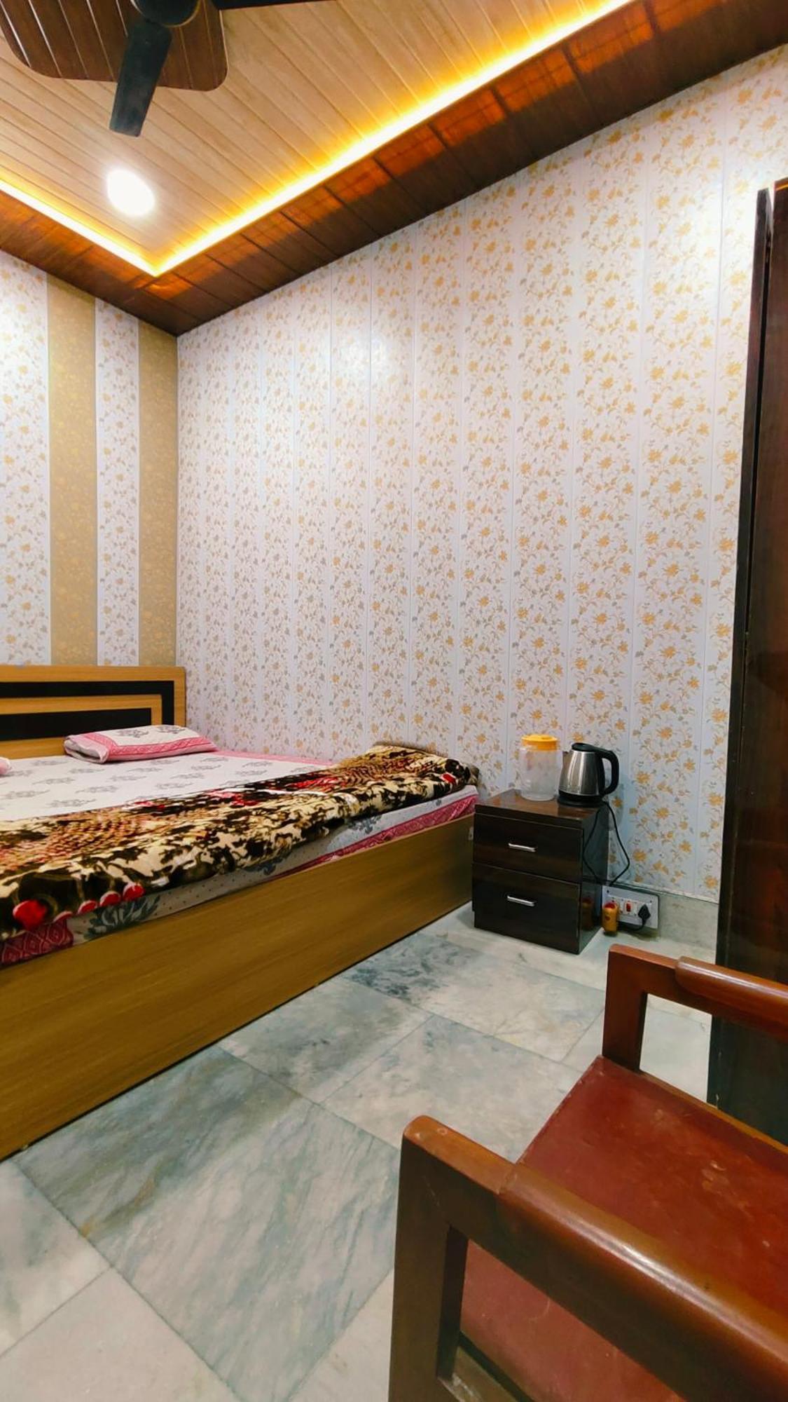 Hotel Raju Homestay Ayodhya 150 Meters From Shree Ram Janmbhoomi Temple 200 Meters From Ayodhya Dham Railway Station Экстерьер фото