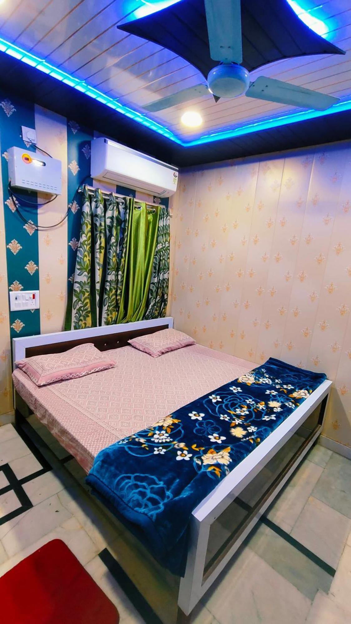 Hotel Raju Homestay Ayodhya 150 Meters From Shree Ram Janmbhoomi Temple 200 Meters From Ayodhya Dham Railway Station Экстерьер фото