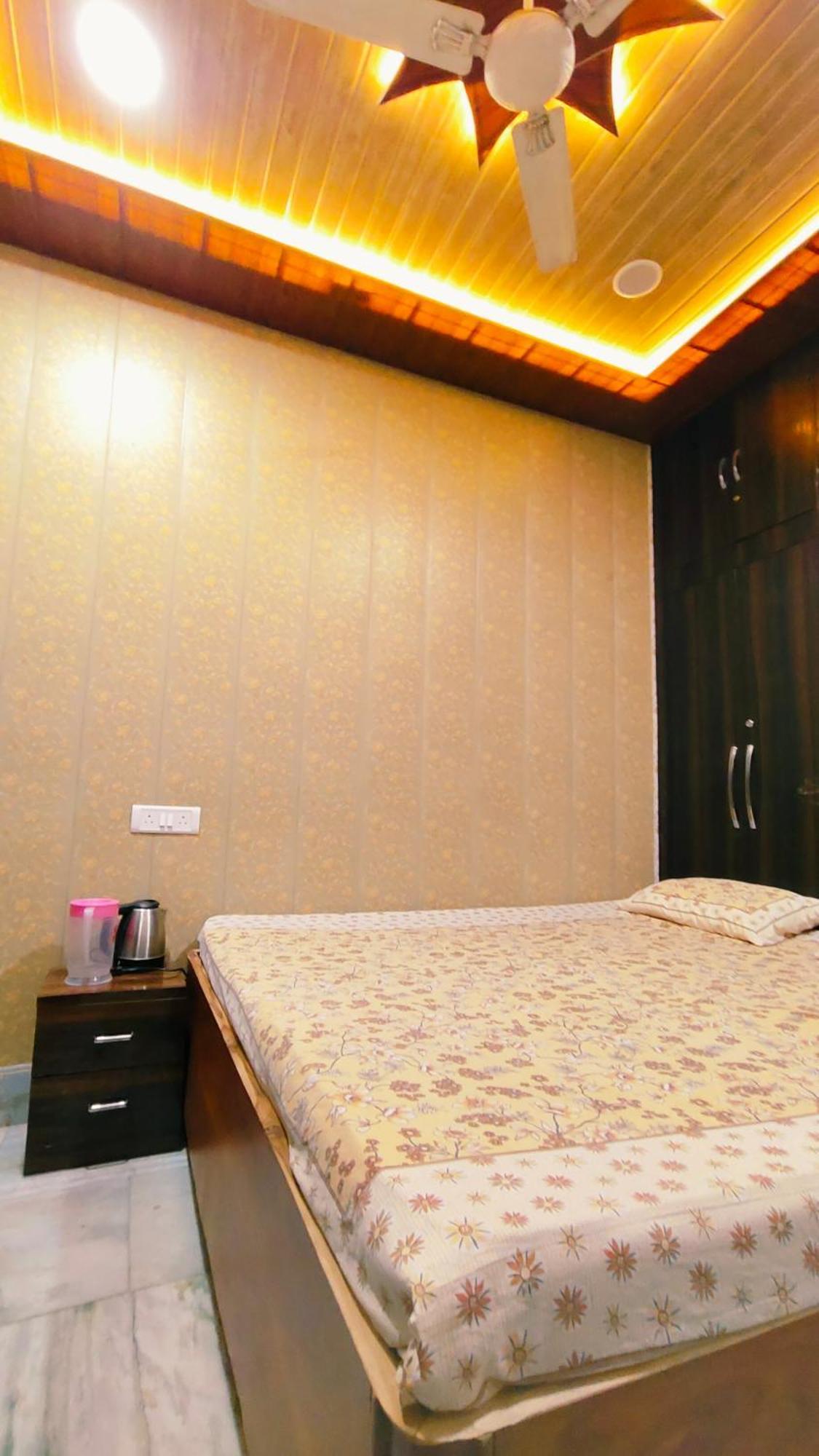 Hotel Raju Homestay Ayodhya 150 Meters From Shree Ram Janmbhoomi Temple 200 Meters From Ayodhya Dham Railway Station Экстерьер фото