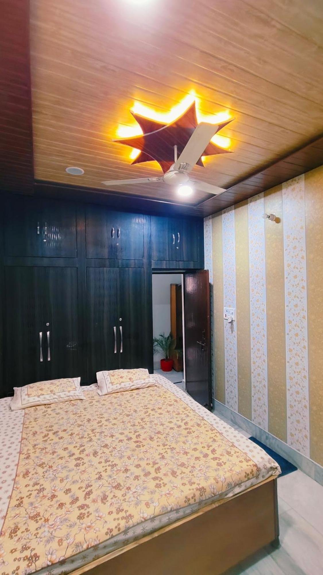 Hotel Raju Homestay Ayodhya 150 Meters From Shree Ram Janmbhoomi Temple 200 Meters From Ayodhya Dham Railway Station Экстерьер фото