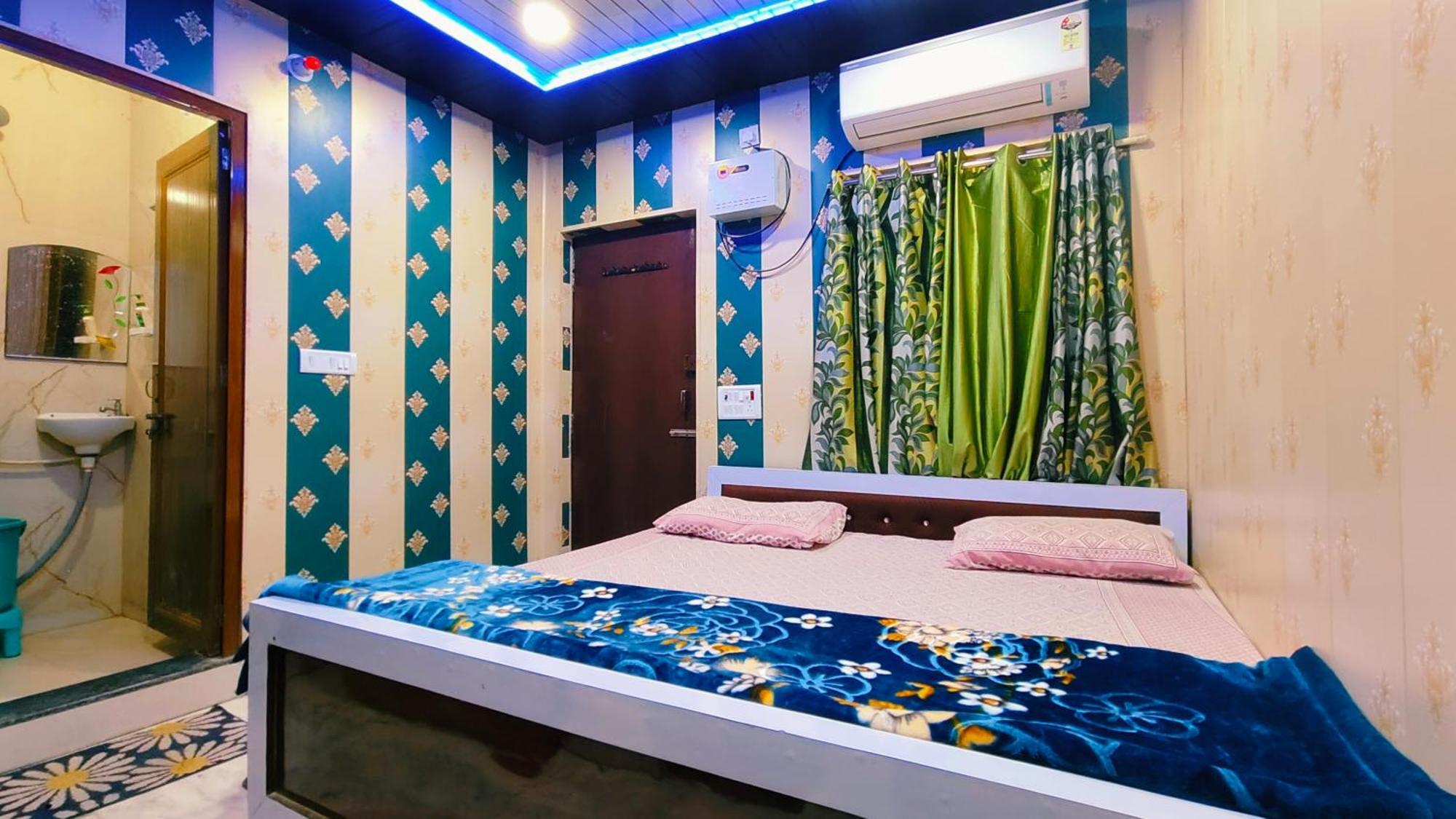 Hotel Raju Homestay Ayodhya 150 Meters From Shree Ram Janmbhoomi Temple 200 Meters From Ayodhya Dham Railway Station Экстерьер фото