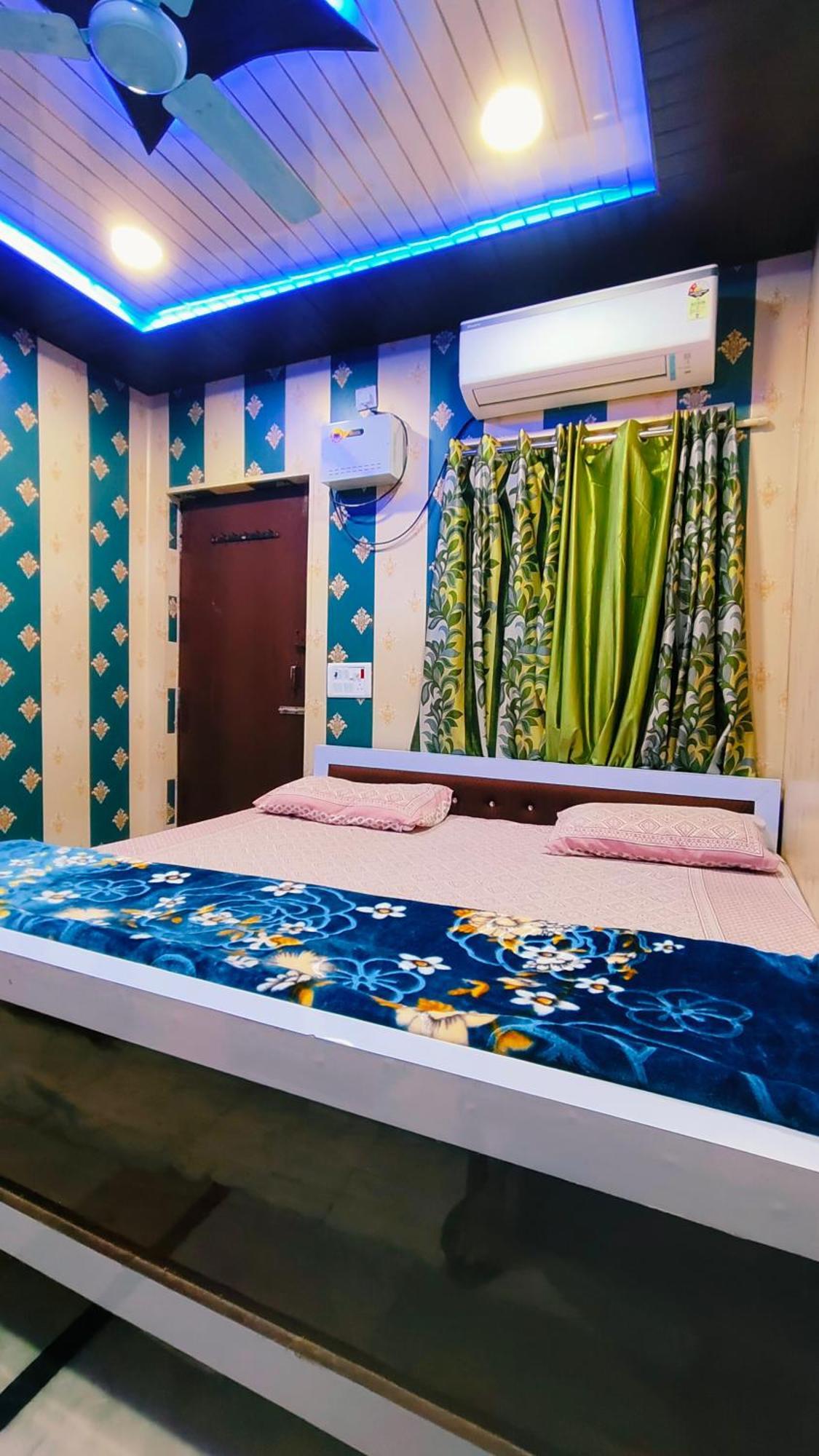 Hotel Raju Homestay Ayodhya 150 Meters From Shree Ram Janmbhoomi Temple 200 Meters From Ayodhya Dham Railway Station Экстерьер фото